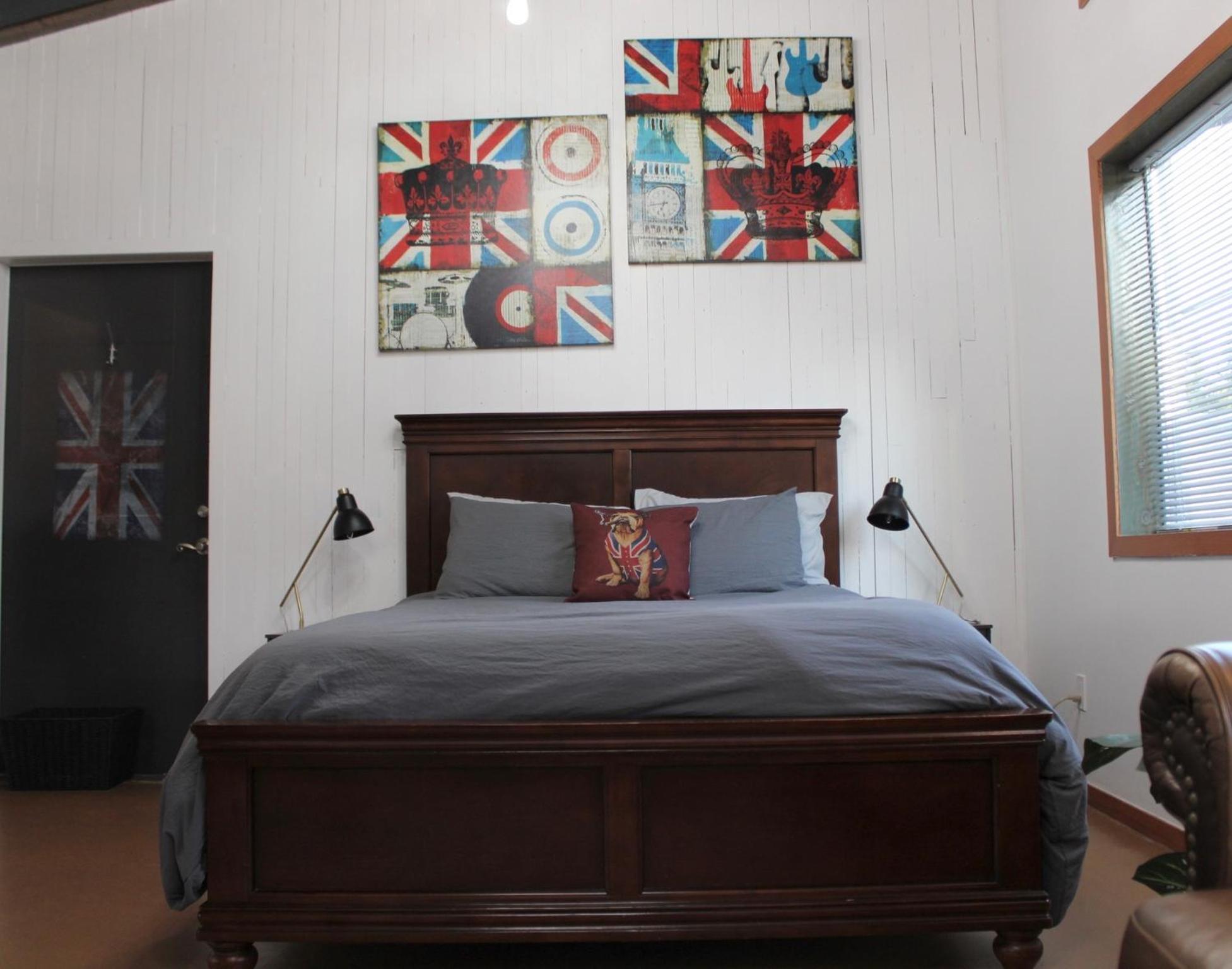 Private Bright Modern Studio! Queen Bed ! فكتوريا المظهر الخارجي الصورة