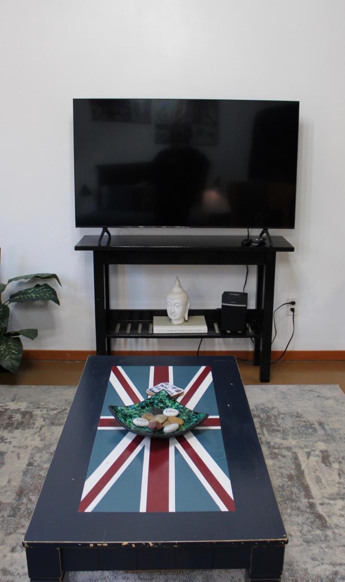 Private Bright Modern Studio! Queen Bed ! فكتوريا المظهر الخارجي الصورة