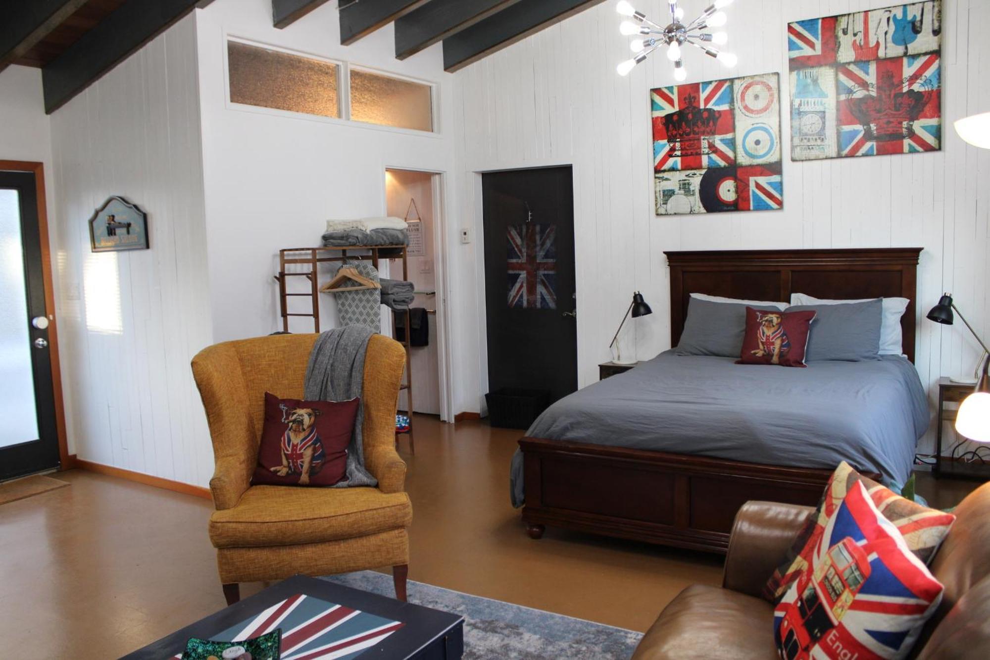 Private Bright Modern Studio! Queen Bed ! فكتوريا المظهر الخارجي الصورة