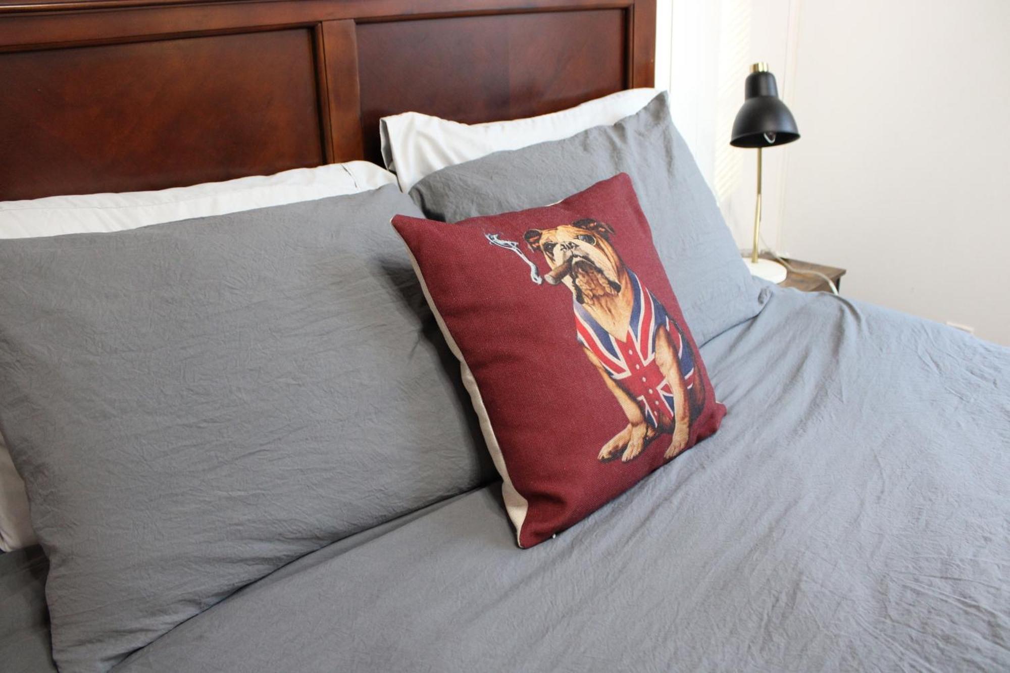 Private Bright Modern Studio! Queen Bed ! فكتوريا المظهر الخارجي الصورة